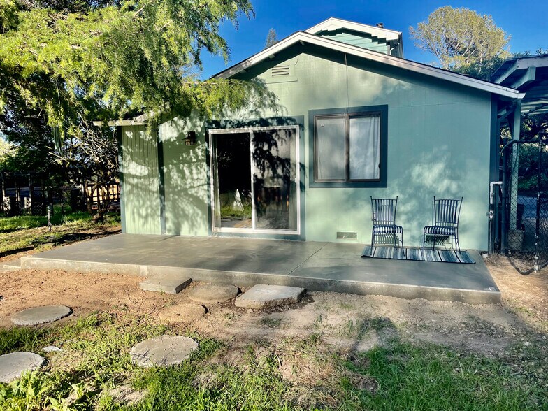 Building Photo - 608 Sparkes Rd