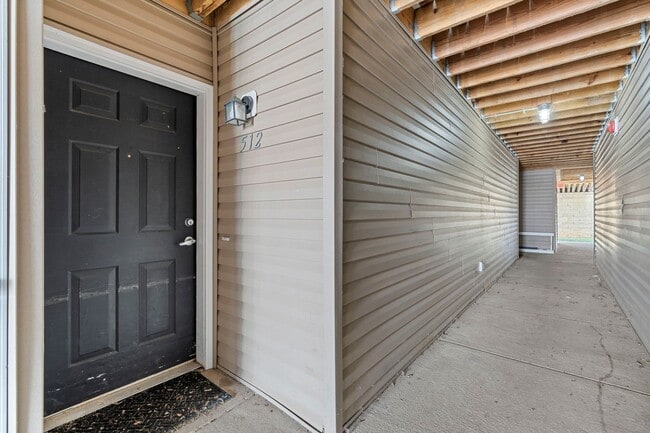 Building Photo - Spacious 2-Bed, 2-Bath Condo