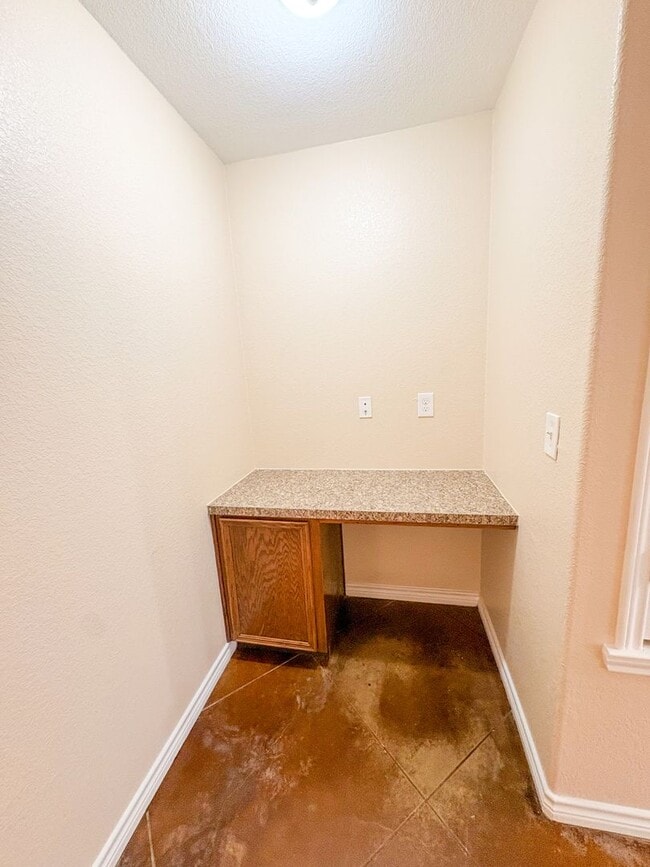 Building Photo - 511 Karey Dr