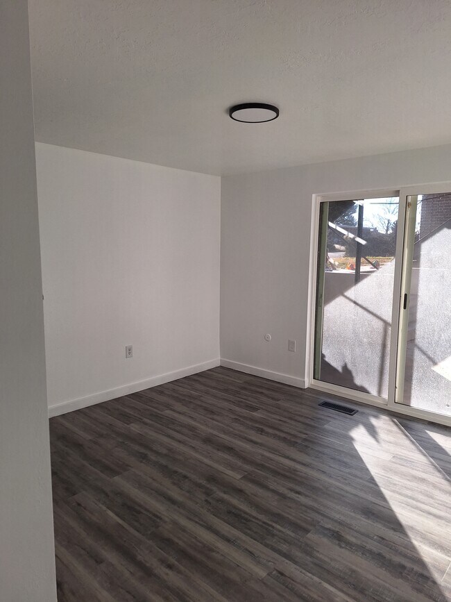 Building Photo - Roy 4-plex 2002