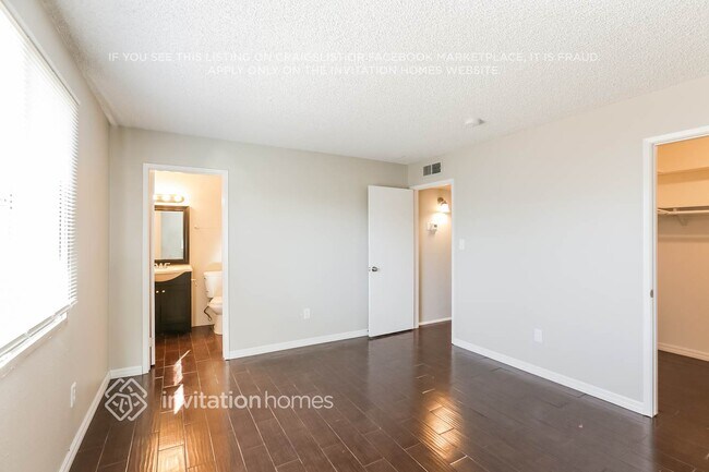 Building Photo - 4029 E Alta Vista Rd