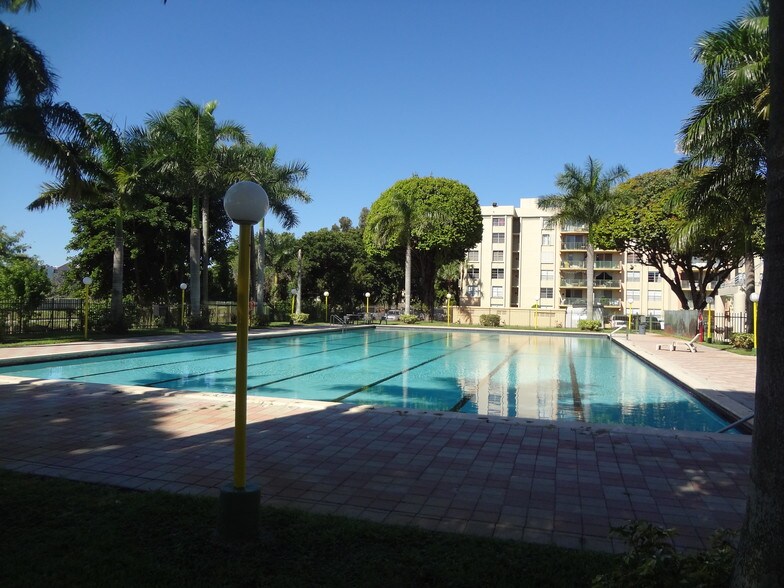 Pool - 9310 Fontainebleau Blvd