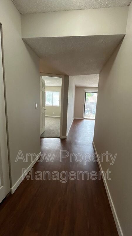 Building Photo - 3405 Holdrege St