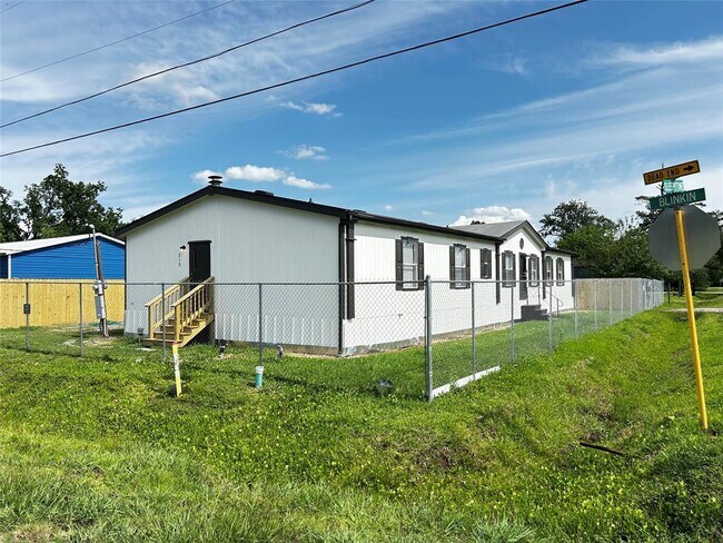 Building Photo - 219 Blinkin Ave