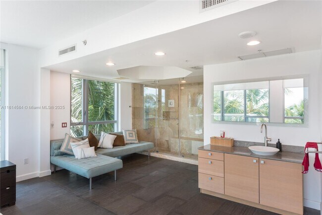 Building Photo - 3801 Collins Ave