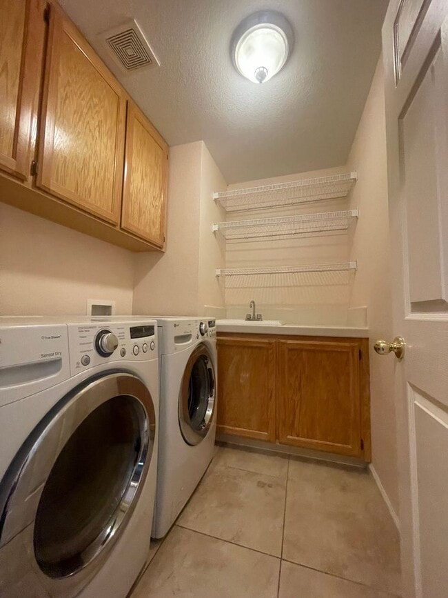 Building Photo - 959 Sterling Cir