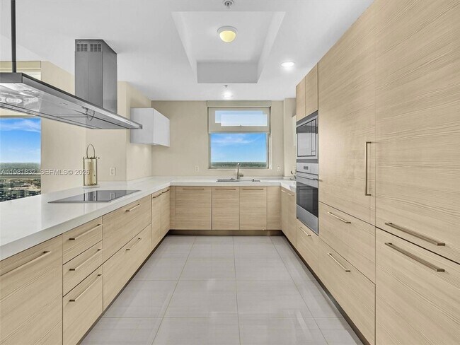 Building Photo - 17301 Biscayne Blvd