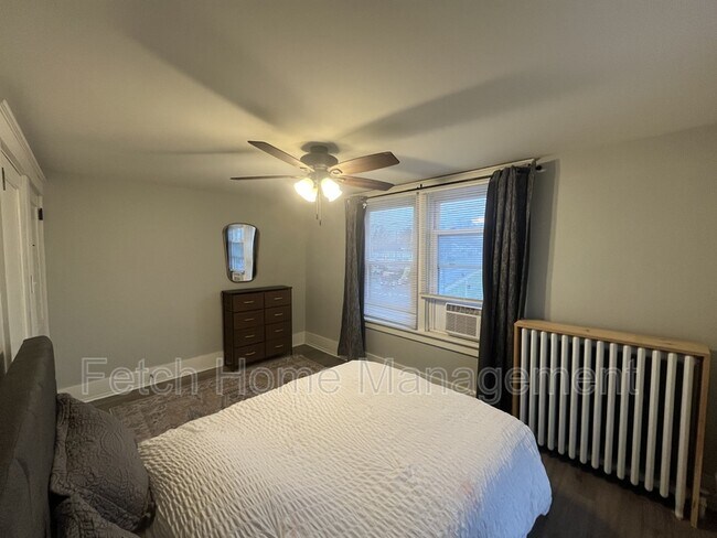 Building Photo - 834 W Main St