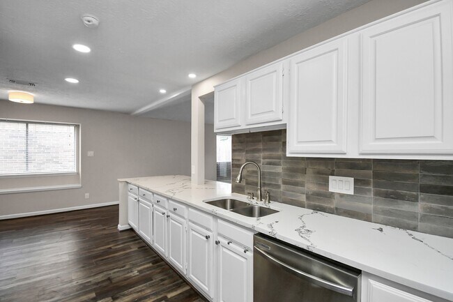 Building Photo - 13002 Kingsmill Dr