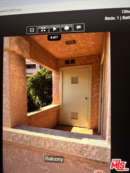 Building Photo - 4810 S La Brea Ave