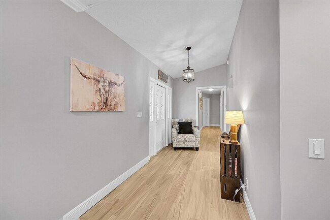 Building Photo - 8606 Arrowhead Dr