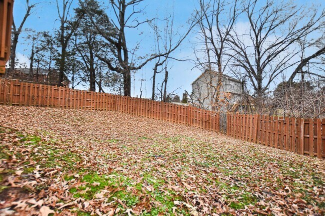 Building Photo - Pet Friendly Three Bedroom!