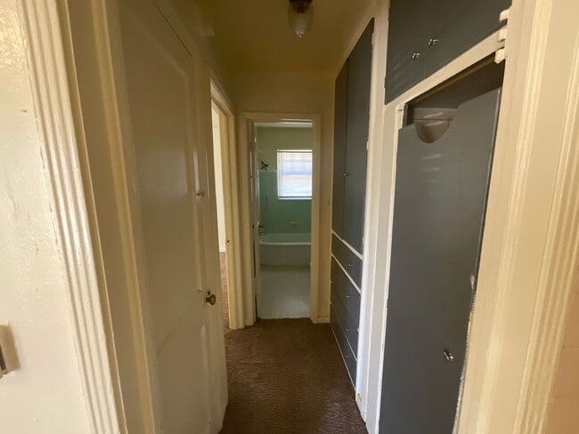 Building Photo - 1bed 1 bath Duplex