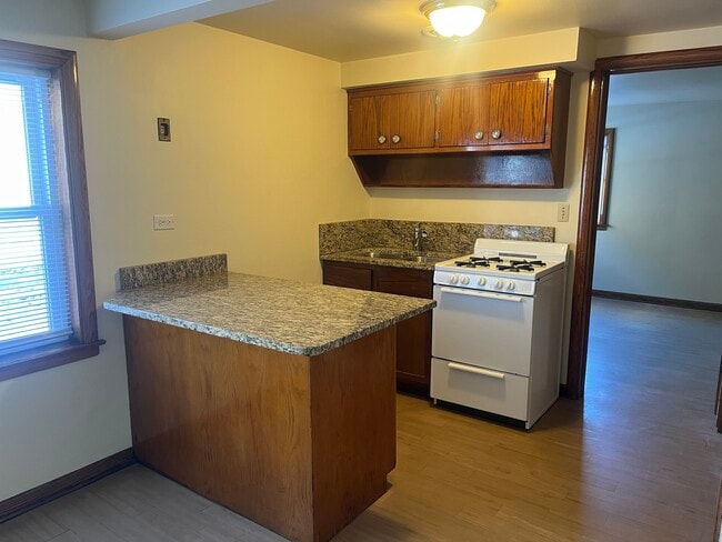 Building Photo - 8545-8553 N Milwaukee Ave