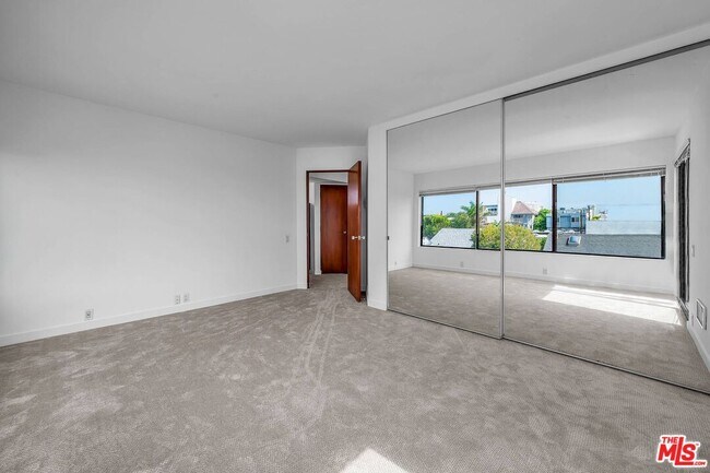 Building Photo - 15 Via Marina