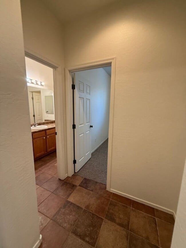 Building Photo - Reduced!!!  Beautiful 2-bedroom 2 Bath with Den in Mountain Gate Contact Property Pros