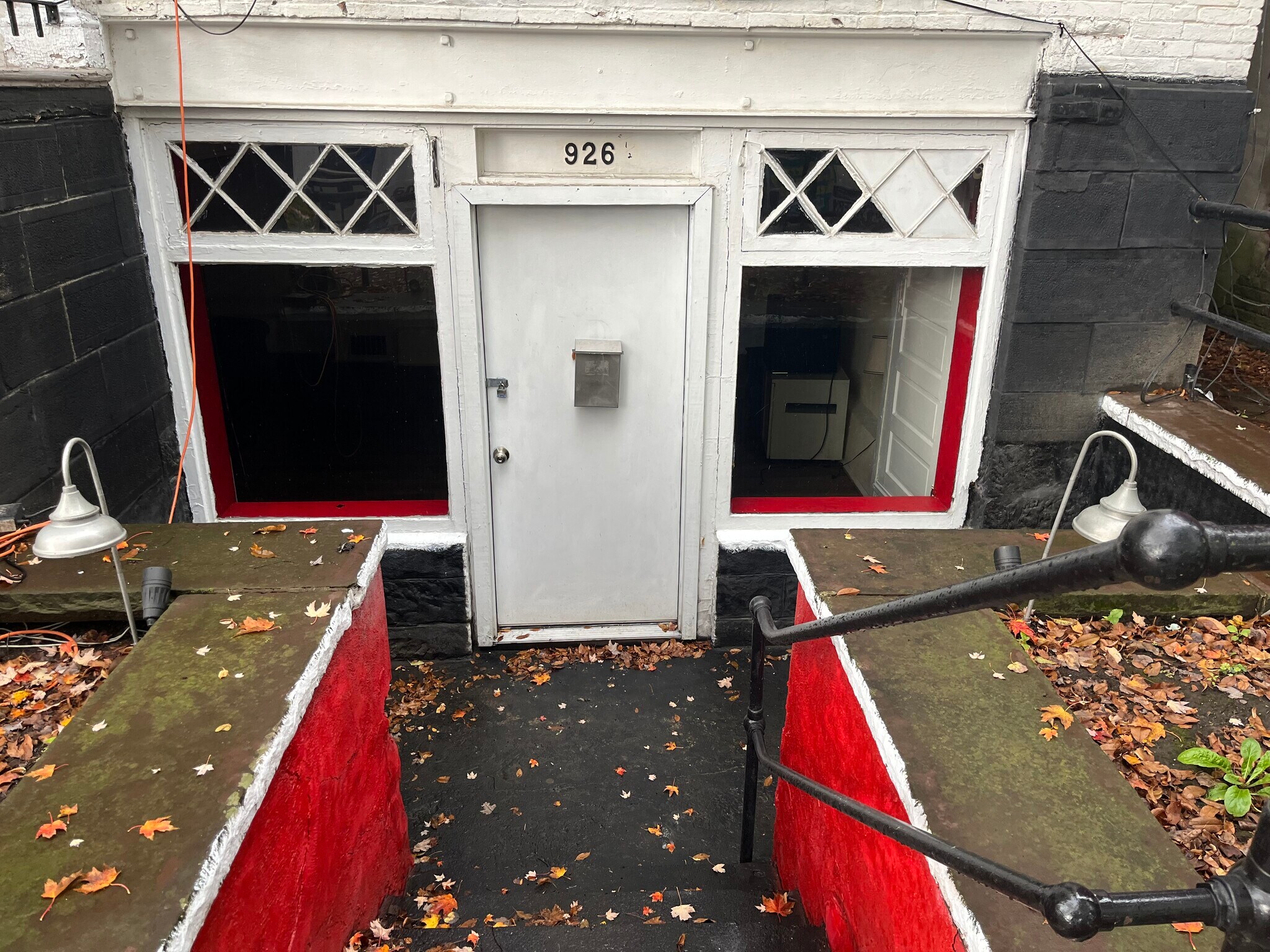 Building Photo - 926 Diamond Park