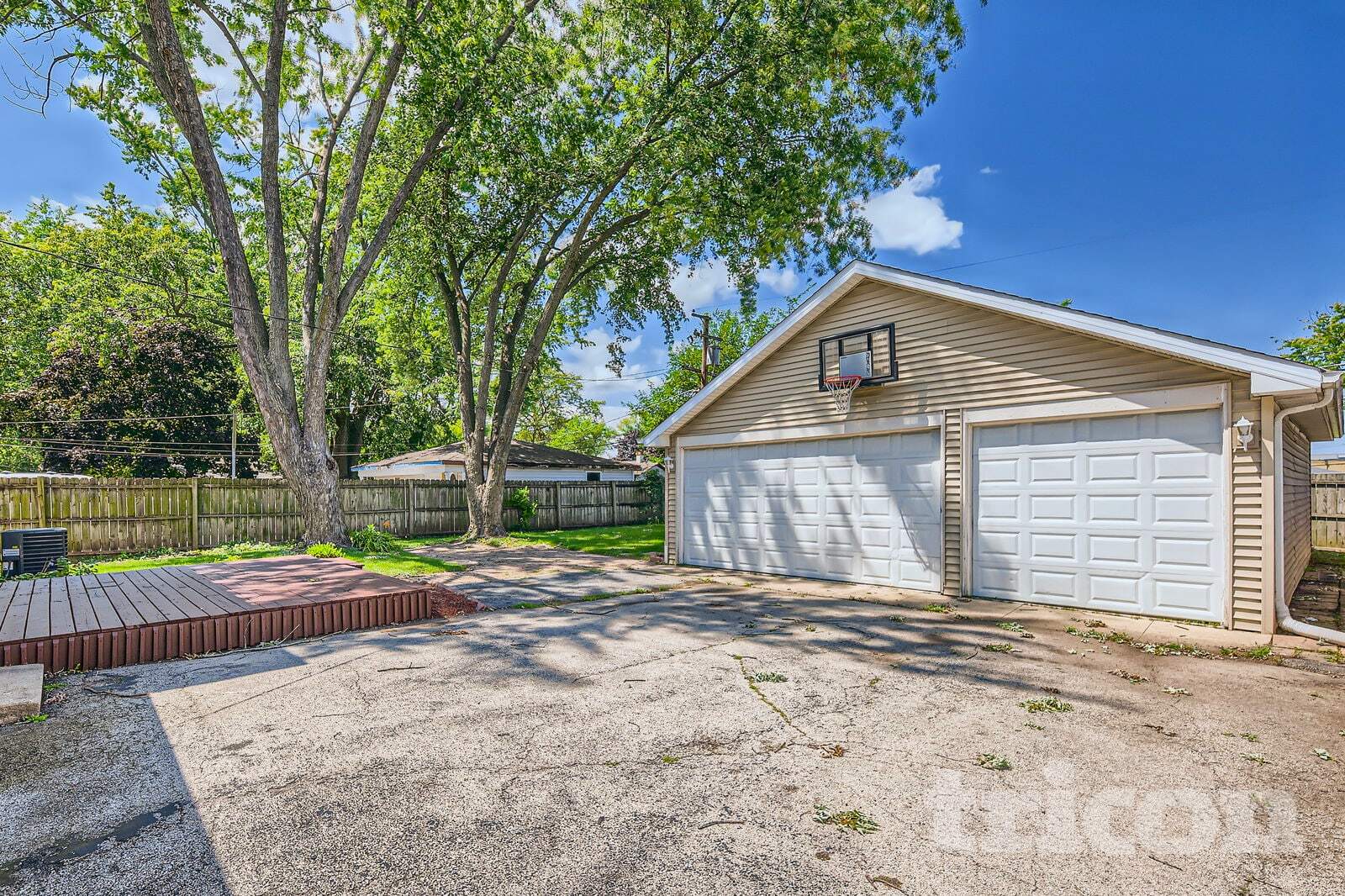 Building Photo - 612 W James St