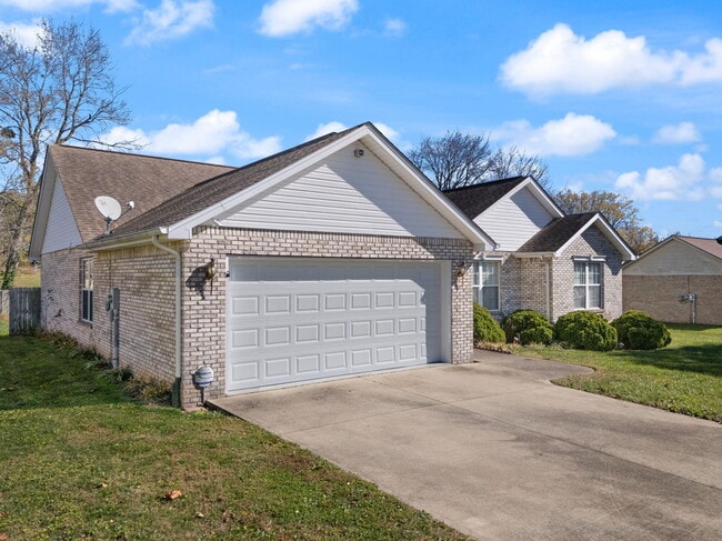 Building Photo - 76 Waterford Way