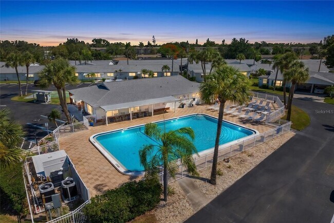Building Photo - 5996 Hibiscus Dr