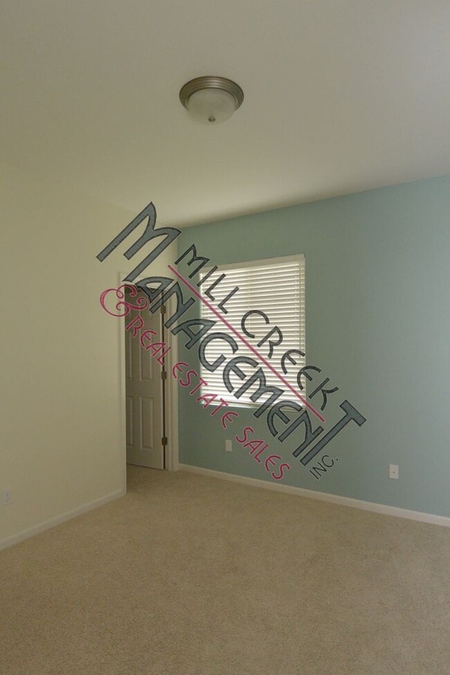 Building Photo - NW 3 Bedroom 2 Bath home - No Pets