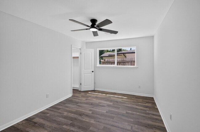 Building Photo - 5675 Sylmar Rd