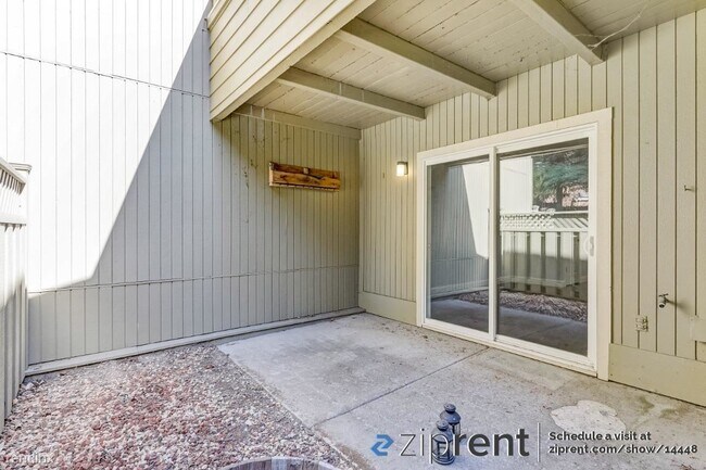 Building Photo - 2 br, 1.5 bath Townhome - 312 Eastgate Ln,...