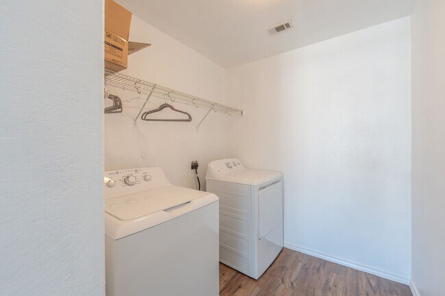 Building Photo - 11326 Fine Design