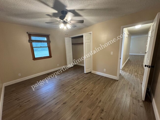 Building Photo - 412 Spring Park Dr