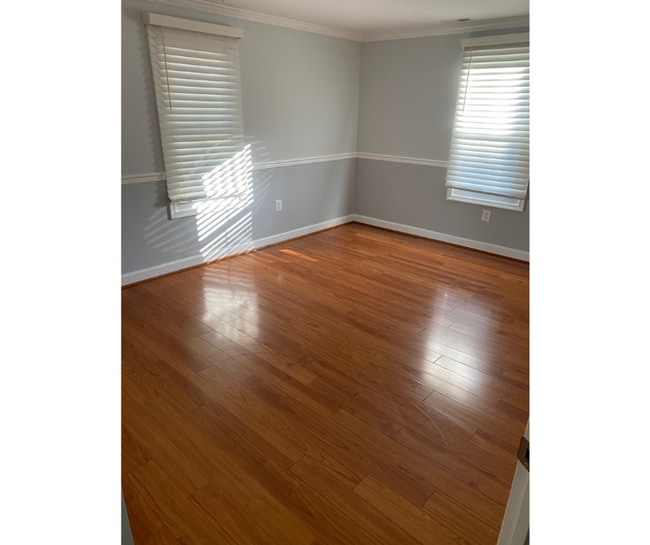 Building Photo - 438 Main St