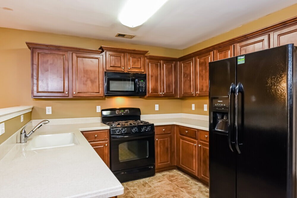 Building Photo - 327 Village Chase