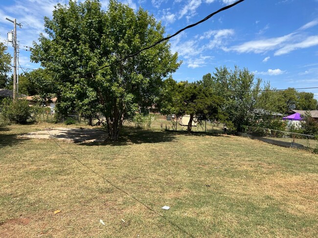 Building Photo - Larger three bedroom home for rent.
