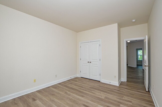 Building Photo - 9020 Ladys Secret Dr