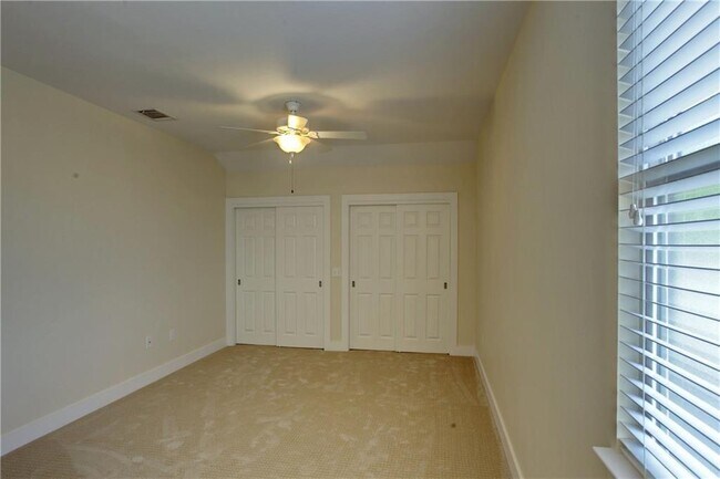 Building Photo - 905 Brentwood St