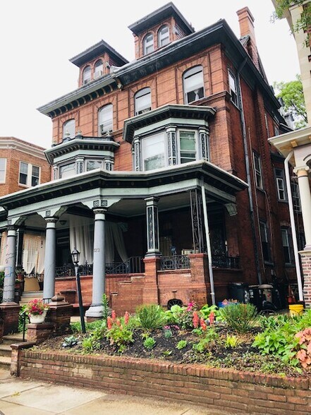 Building Photo - 323 S 46th St