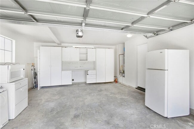 Building Photo - 64 Rue Fontaine