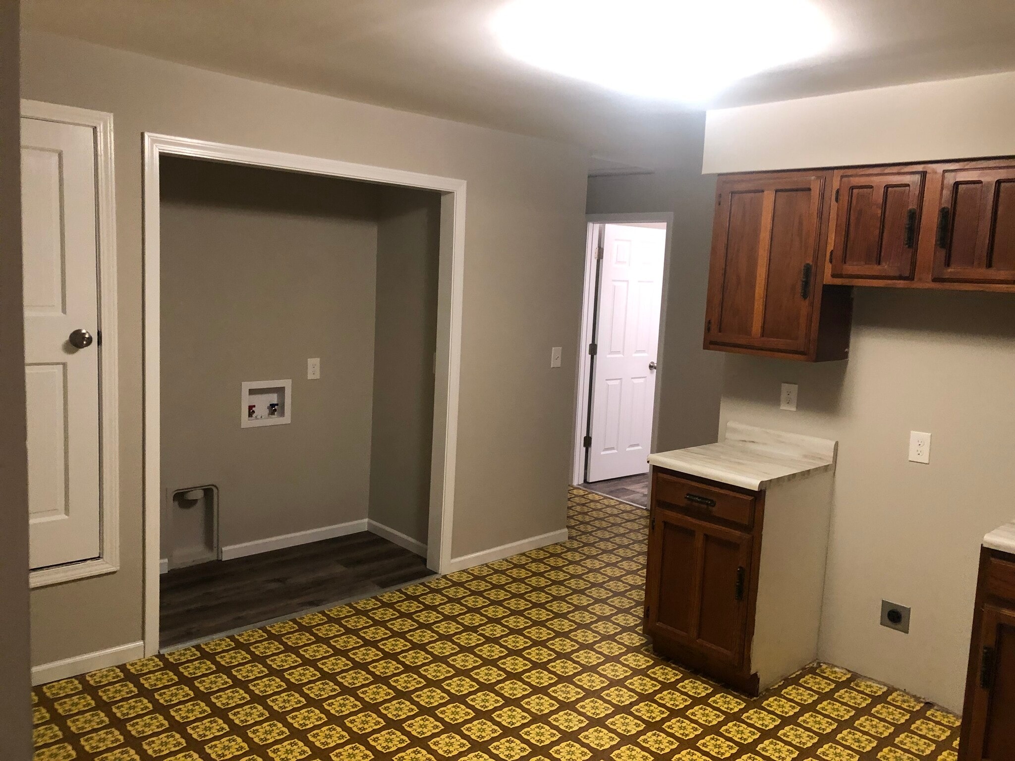 Building Photo - 304 NE 8th St