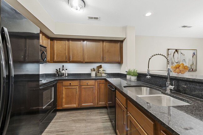 Building Photo - 1070 University Dr