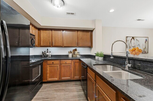 Building Photo - 1317 Esic Dr