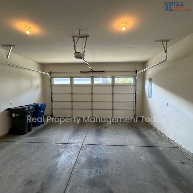 Building Photo - Vincent - 1539-1541 (Rainier Group)