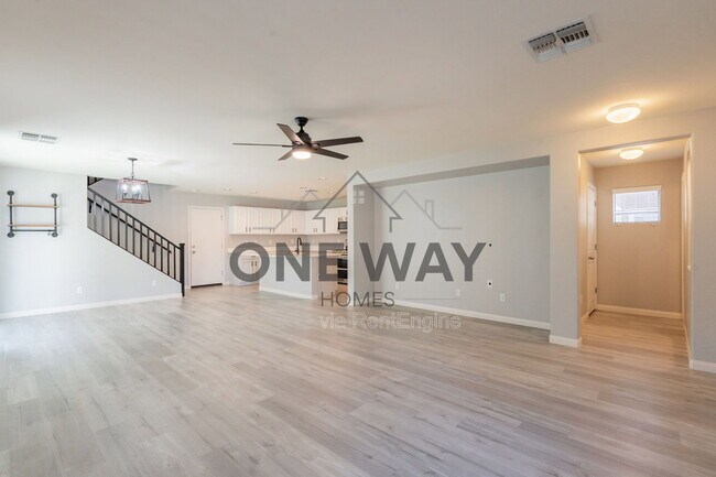 Building Photo - 1057 S Deerfield Ln