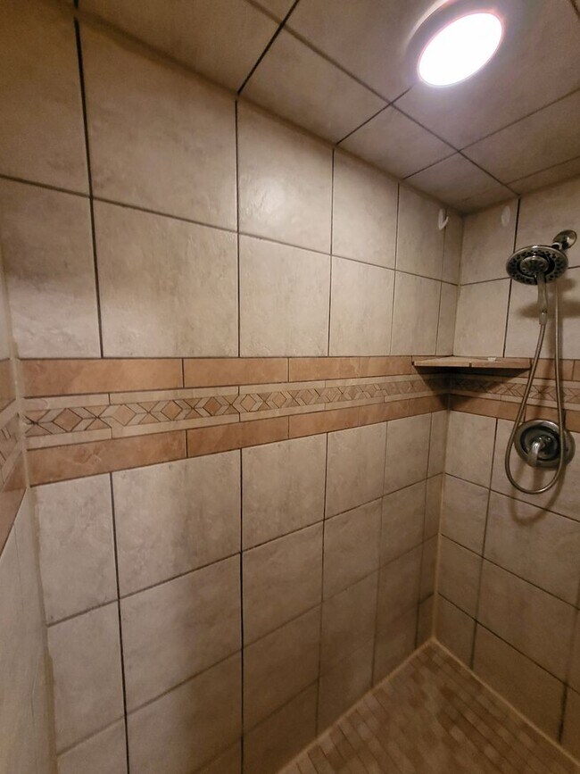 Building Photo - (3) Bed/(2) Bath w/ Storm Shelter! Pets Negotiable!