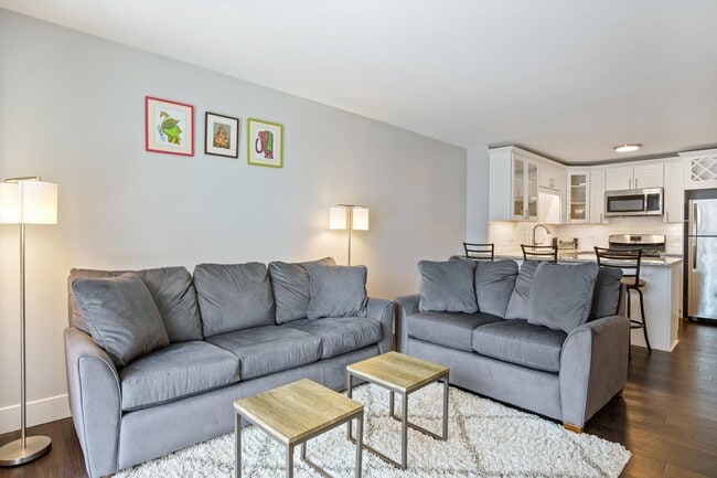 Building Photo - 545 N Dearborn St