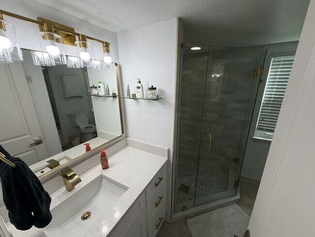 Building Photo - **MOVE IN SPECIAL $500 off first months rent** Beautiful 2 bedroom, 2 bath Condo located in Winte...