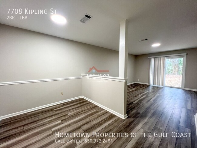 Building Photo - Charming 2-Bedroom Duplex in Pensacola