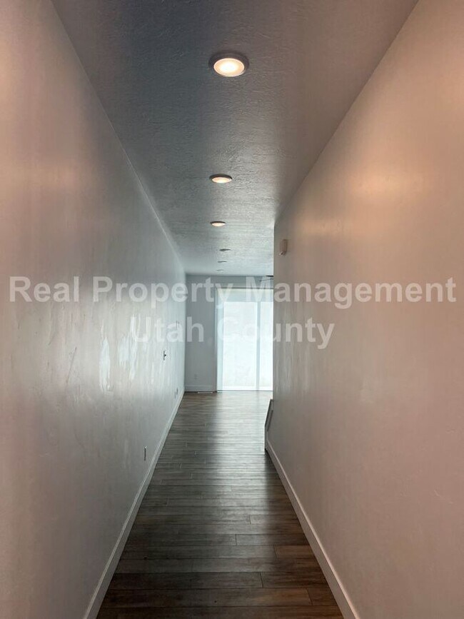 Building Photo - 10863 N Sandstone Way