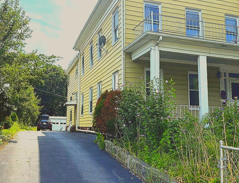 Building Photo - 44 Pearl St