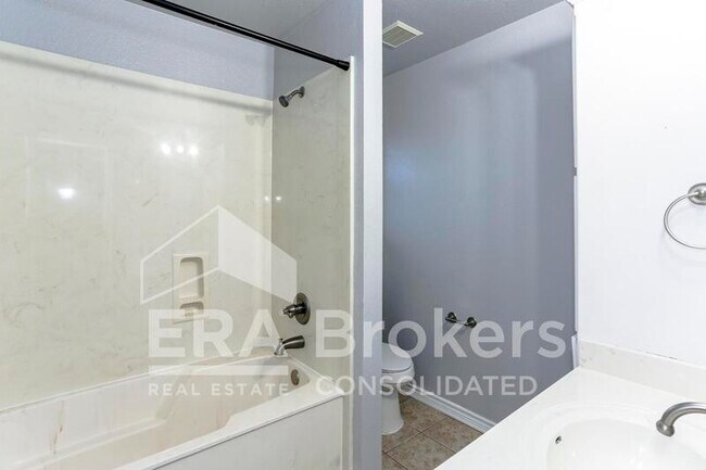 Building Photo - 5608 Hunters Ridge Trail