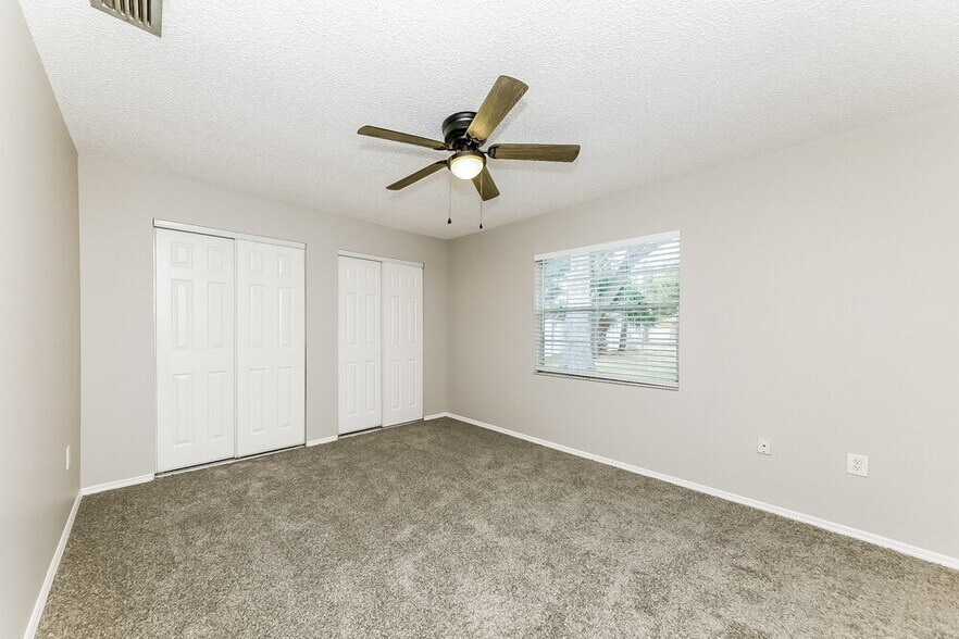 Building Photo - 7018 12th Ct E