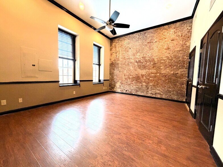 Building Photo - 209 N Capitol Ave